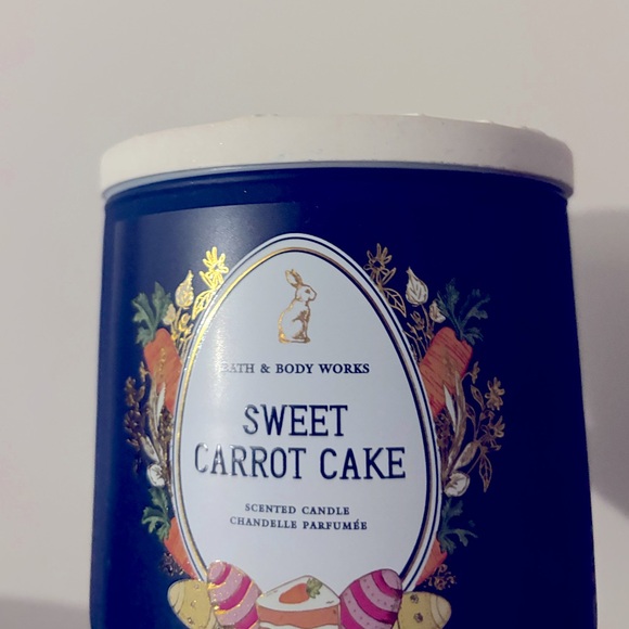 Sweet Carrot Cake 3-Wick Candle - Bath & Body Works - Picture 2 of 4
